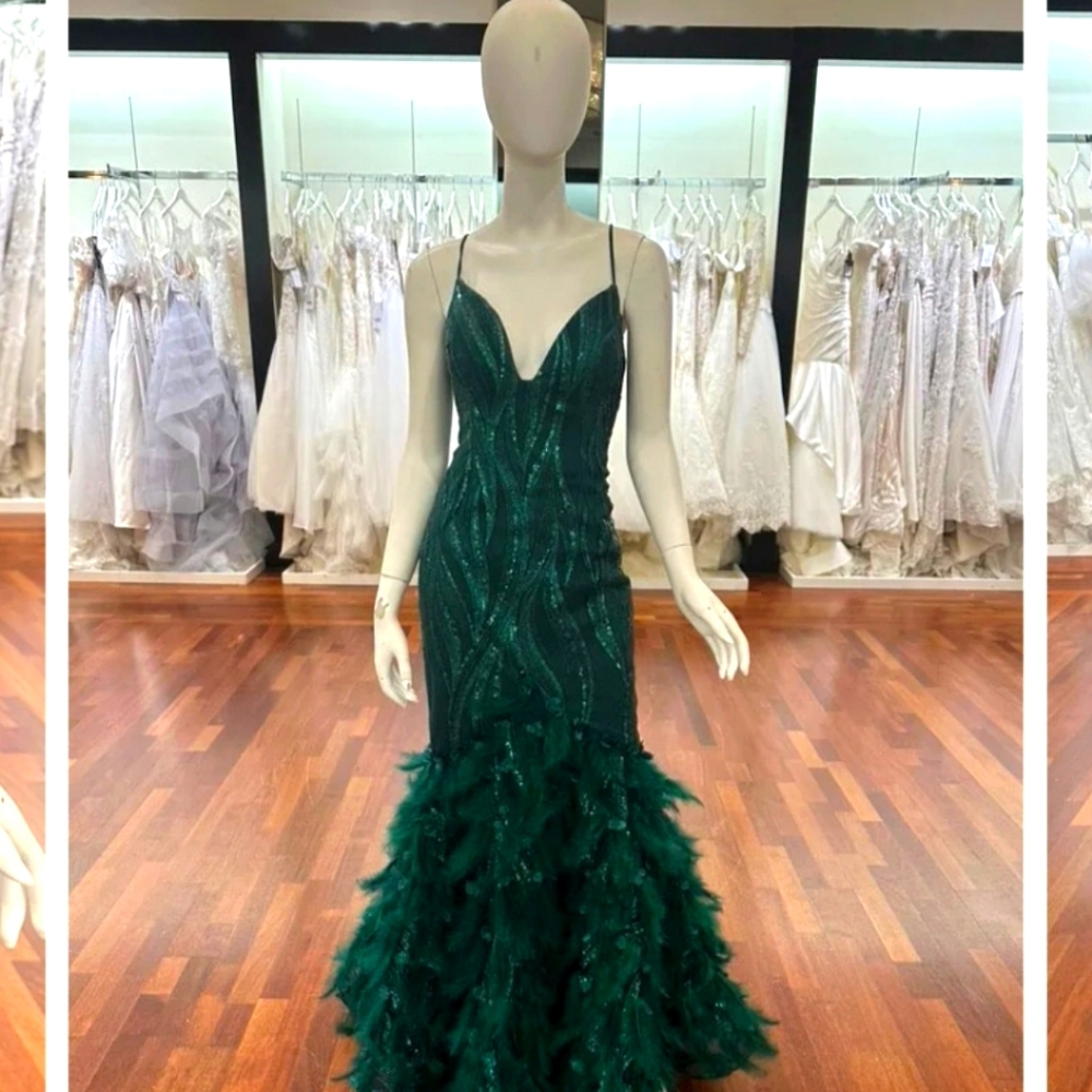 NEW EMERALD DUST FEATHER MERMAID  GOWN. BRAND (HERA) SIZE 2